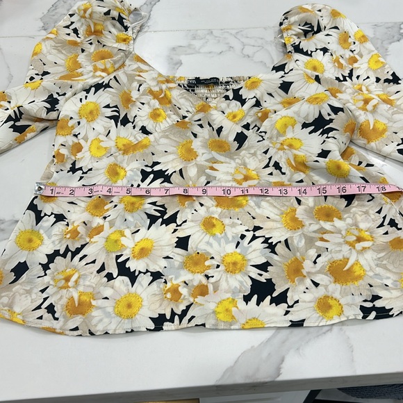 Zara Sunflower Puff Sleeve Top. Size L (274) - Picture 11 of 11